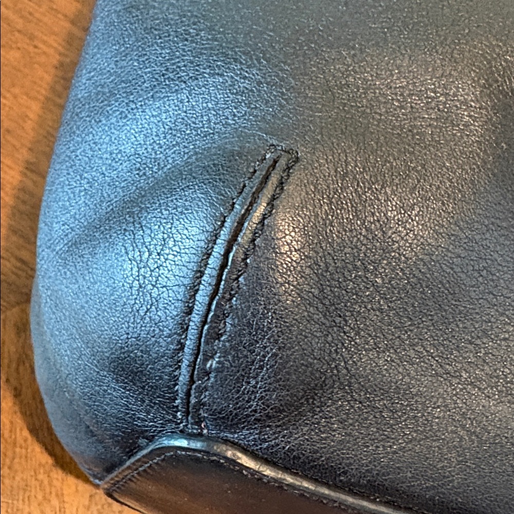 Coach  Vintage shoulder bag  F13764
Pleated front thick smooth leather black EUC - Picture 13 of 17